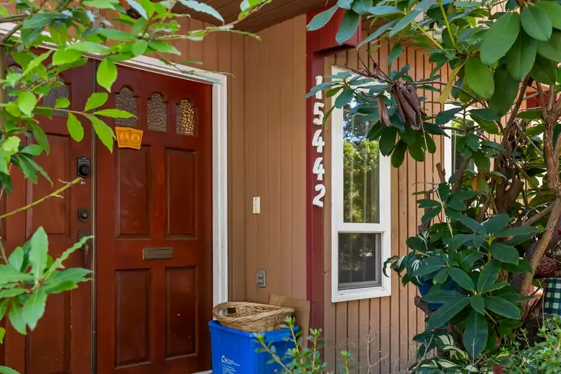 15442 98 AVENUE - photo 2 of 8