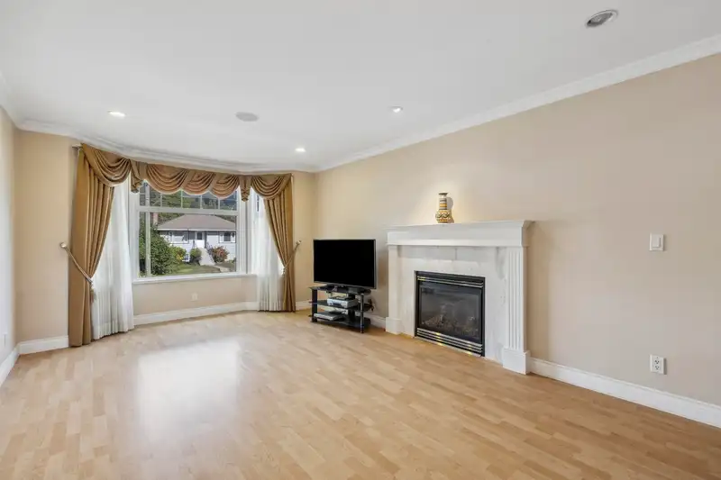 255 E 21ST STREET - photo 3 of 40