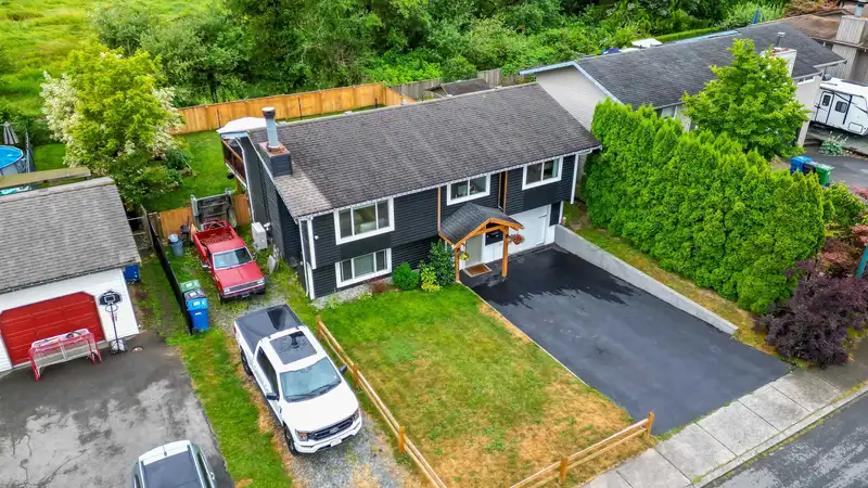 35348 WELLS GRAY AVENUE - photo 3 of 40