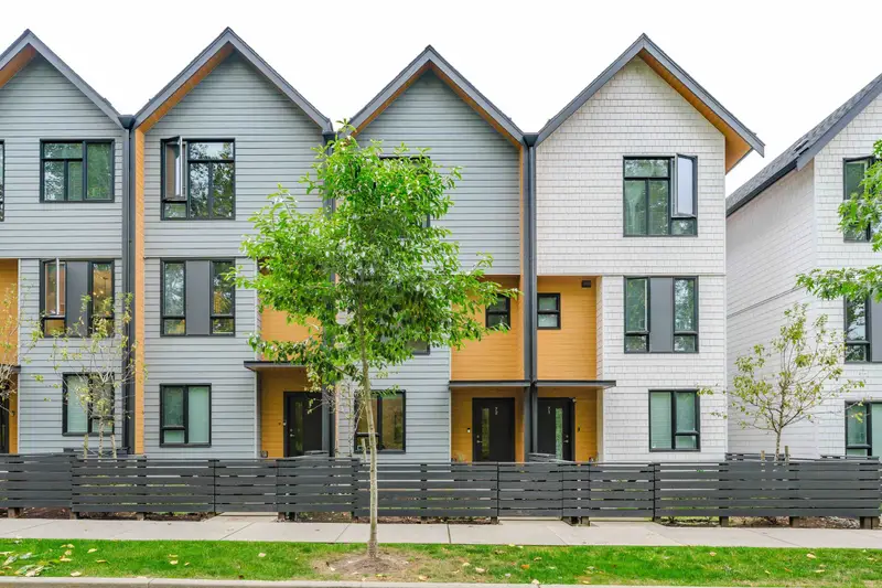 72 16685 25 STREET - photo 1 of 25