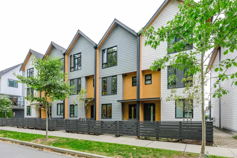 72 16685 25 STREET - photo 2 of 25