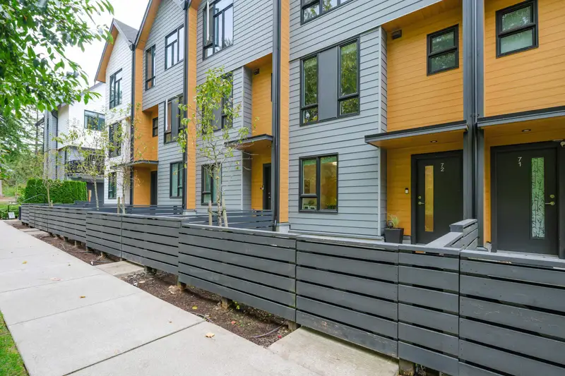 72 16685 25 STREET - photo 3 of 25