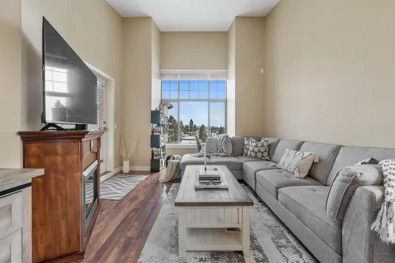 406 11887 BURNETT STREET - photo 1 of 33