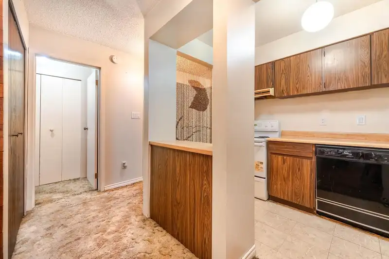 103 110 SEVENTH STREET - photo 4 of 21
