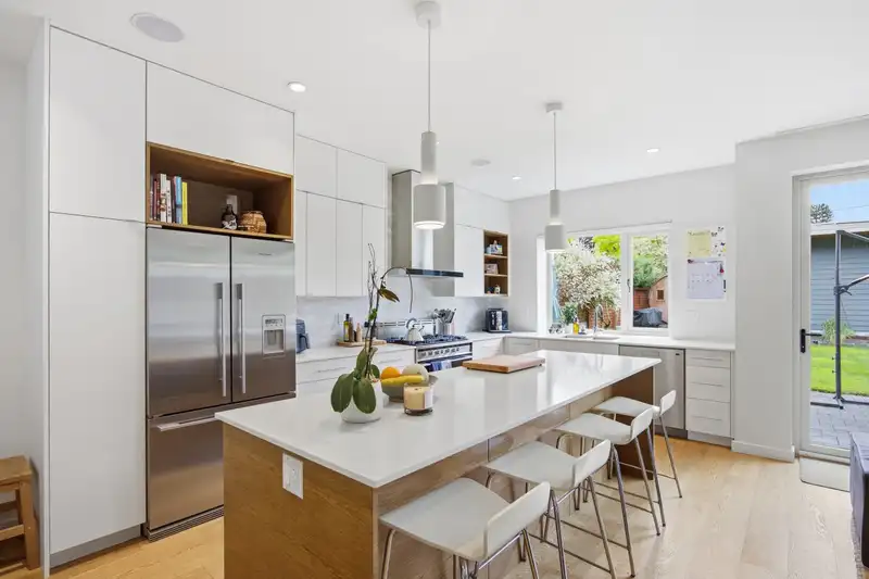 364 W 15TH STREET - photo 4 of 37