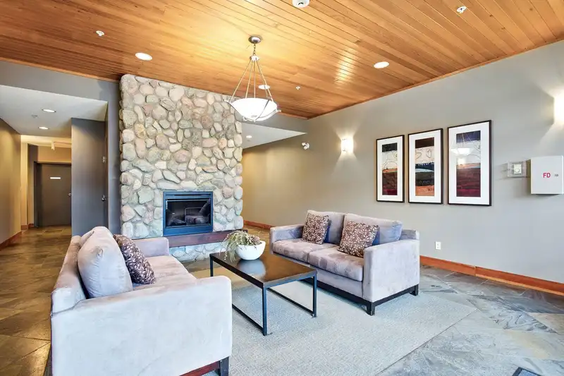 406 240 SALTER STREET - photo 2 of 32