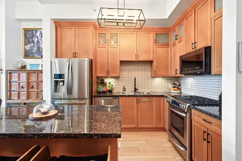 406 240 SALTER STREET - photo 4 of 32