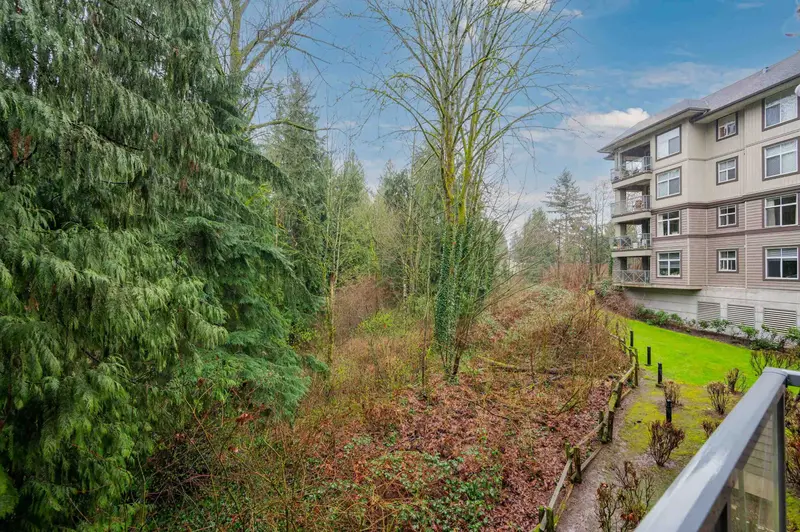 204 33328 E BOURQUIN CRESCENT - photo 2 of 25