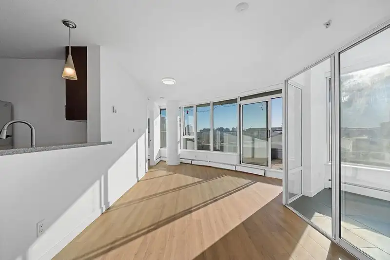 602 58 KEEFER PLACE - photo 3 of 40