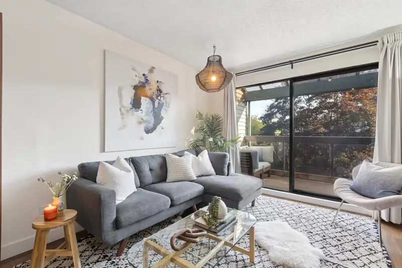 319 1422 E 3RD AVENUE - photo 1 of 26