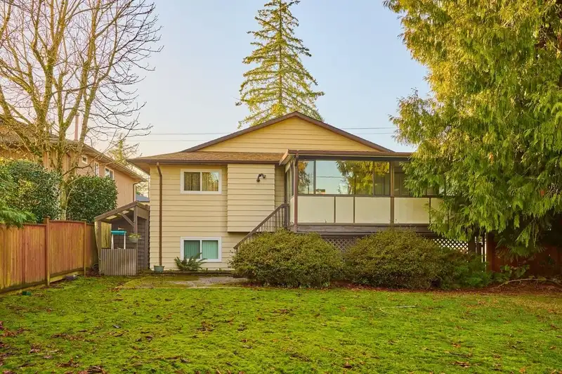 685 PORTER STREET - photo 3 of 30