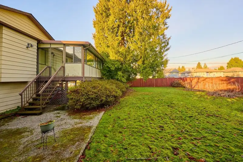 685 PORTER STREET - photo 4 of 30