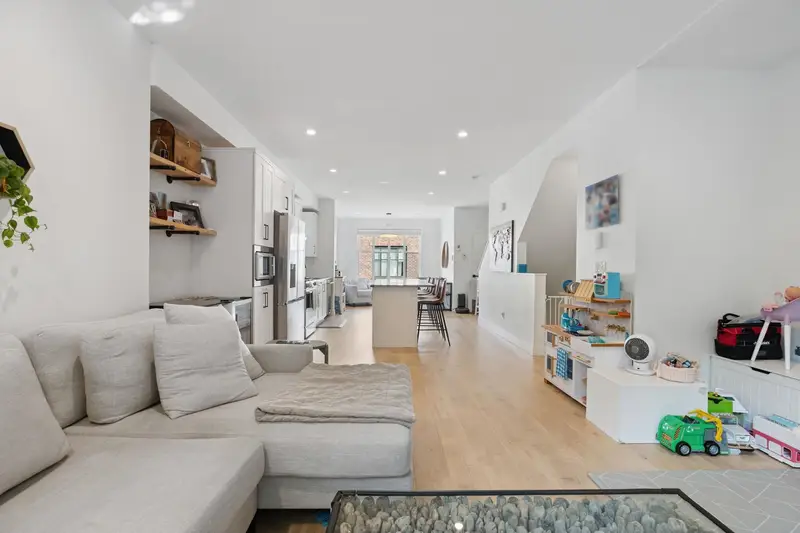 65 15588 32 AVENUE - photo 2 of 25