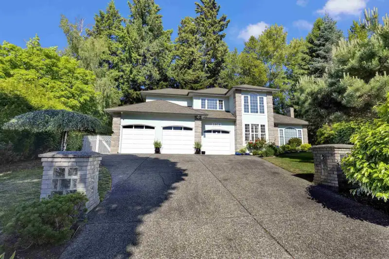2878 145B STREET - photo 1 of 40