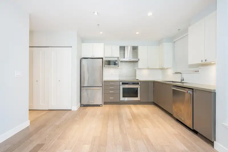 5 3221 NOEL DRIVE - photo 3 of 21