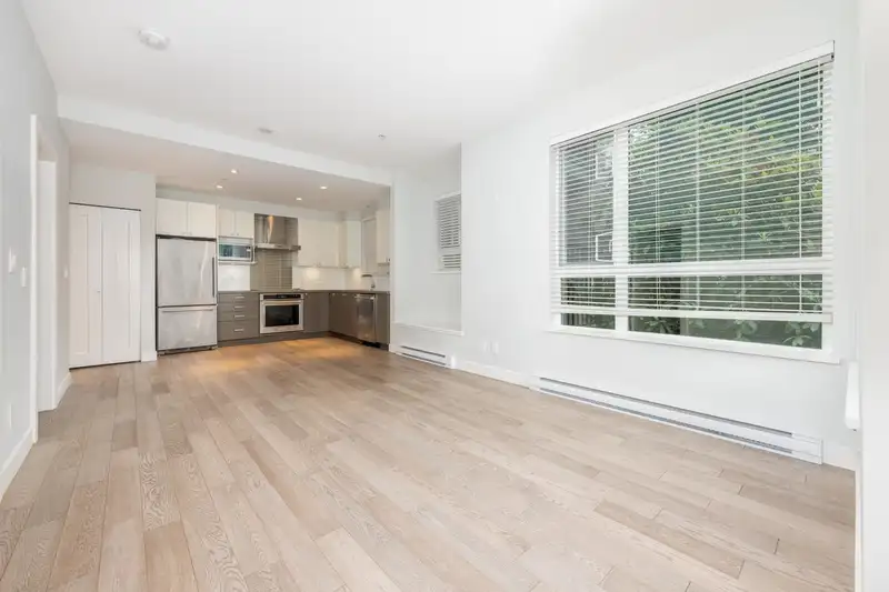 5 3221 NOEL DRIVE - photo 4 of 21