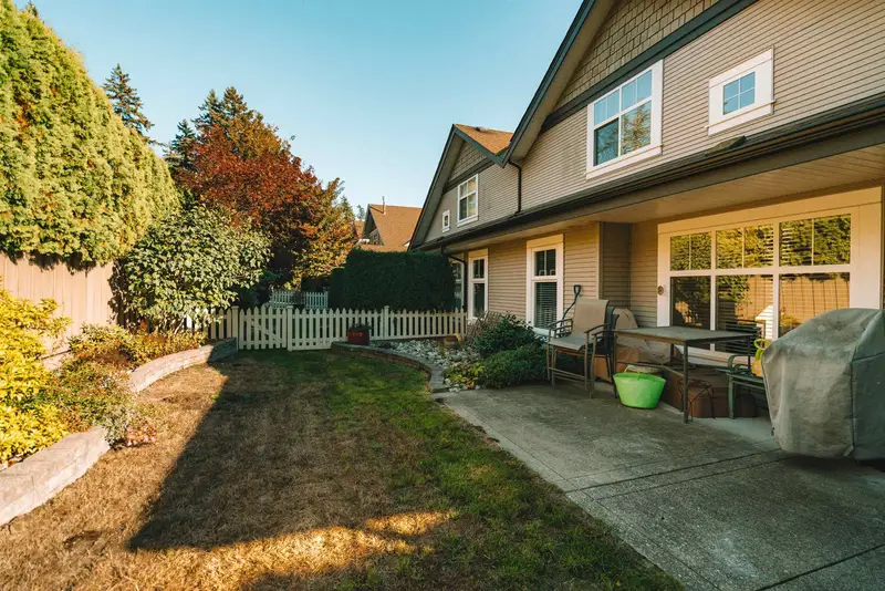 19 14877 33 AVENUE - photo 2 of 25