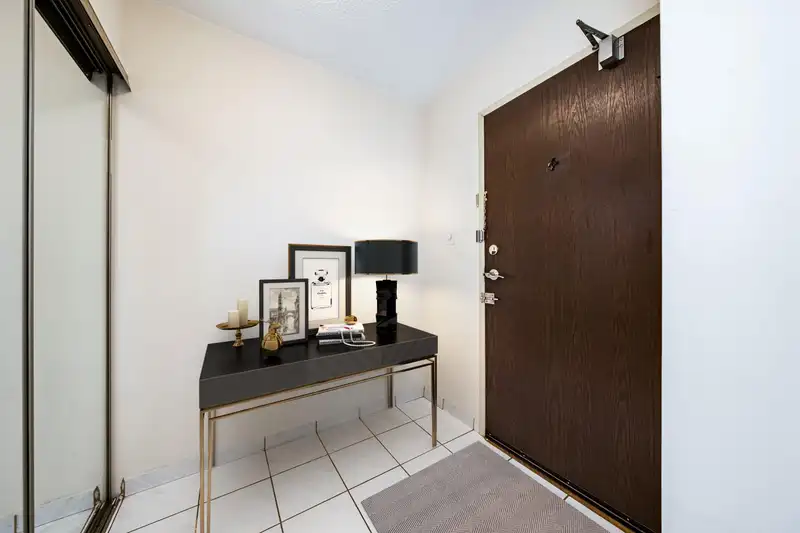 1006 3771 BARTLETT COURT - photo 4 of 37