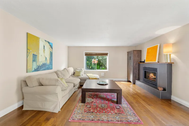 1588 INGLEWOOD AVENUE - photo 3 of 23