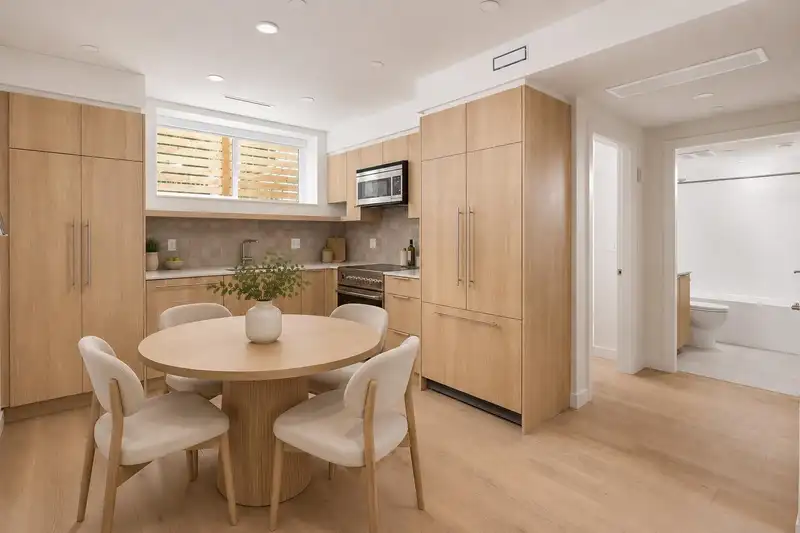 2 595 E 49TH AVENUE - photo 4 of 12