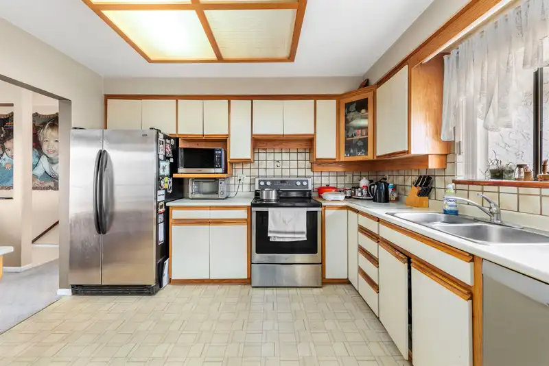 3481 DIEPPE DRIVE - photo 3 of 36