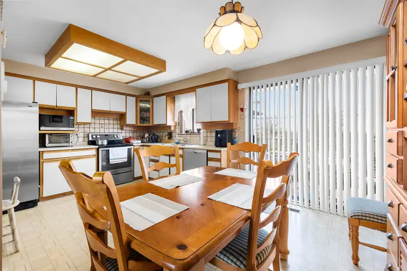 3481 DIEPPE DRIVE - photo 4 of 36