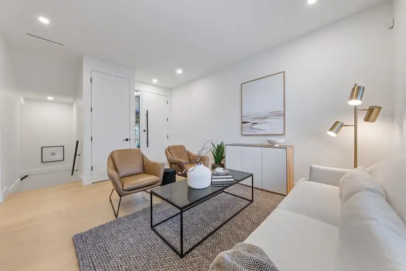 2207 E 7TH AVENUE - photo 2 of 34