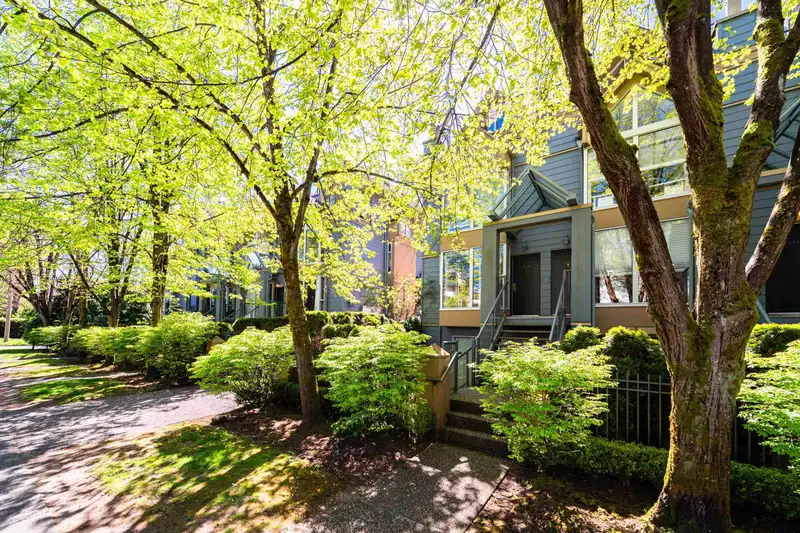 3033 LAUREL STREET - photo 2 of 40