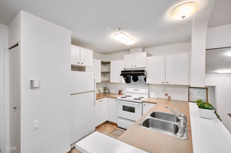 111 6833 VILLAGE GREEN - photo 2 of 25