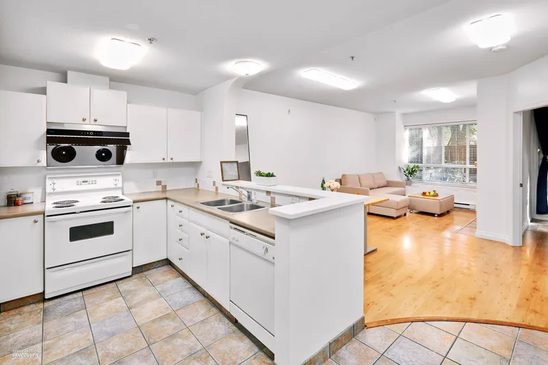 111 6833 VILLAGE GREEN - photo 3 of 25