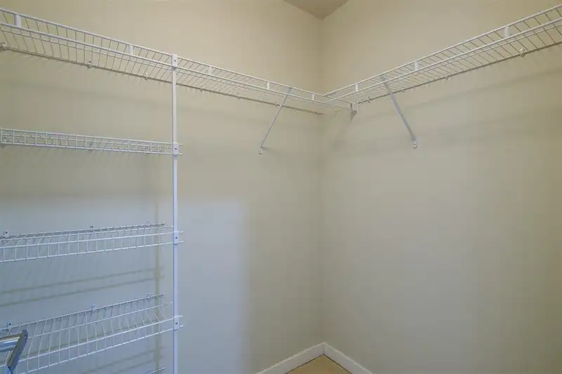 501 5728 BERTON AVENUE - photo 4 of 5