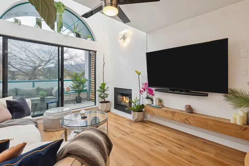 300 1966 COQUITLAM AVENUE - photo 3 of 25