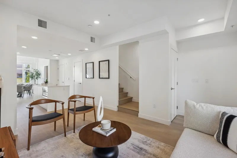 222 1010 W 47TH AVENUE - photo 3 of 11