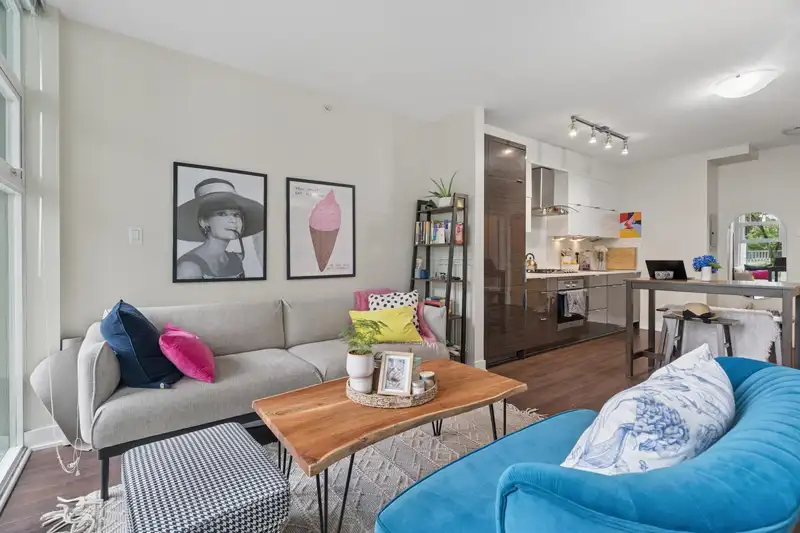 131 1777 W 7TH AVENUE - photo 4 of 26
