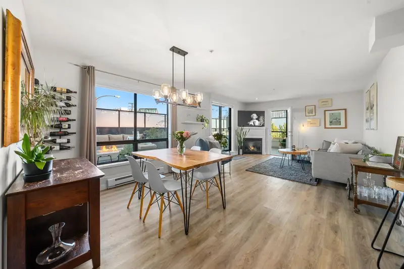 206 935 W 16TH STREET - photo 1 of 25