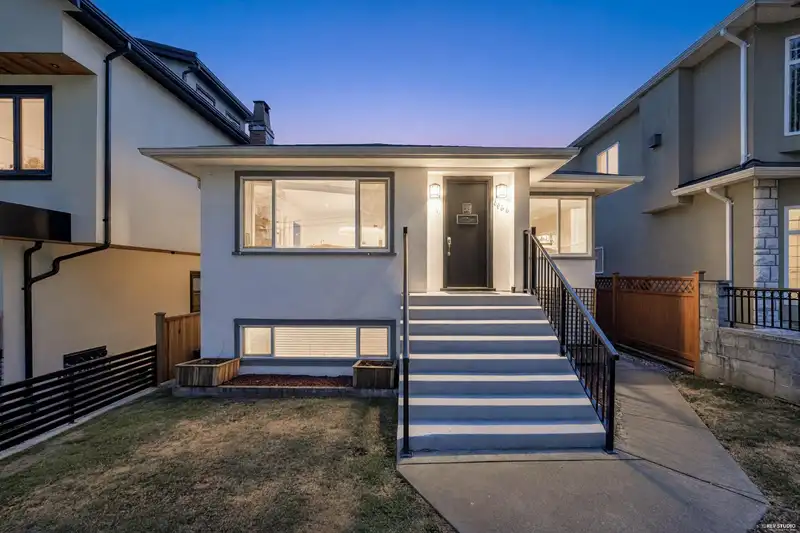 1036 NOOTKA STREET - photo 1 of 26