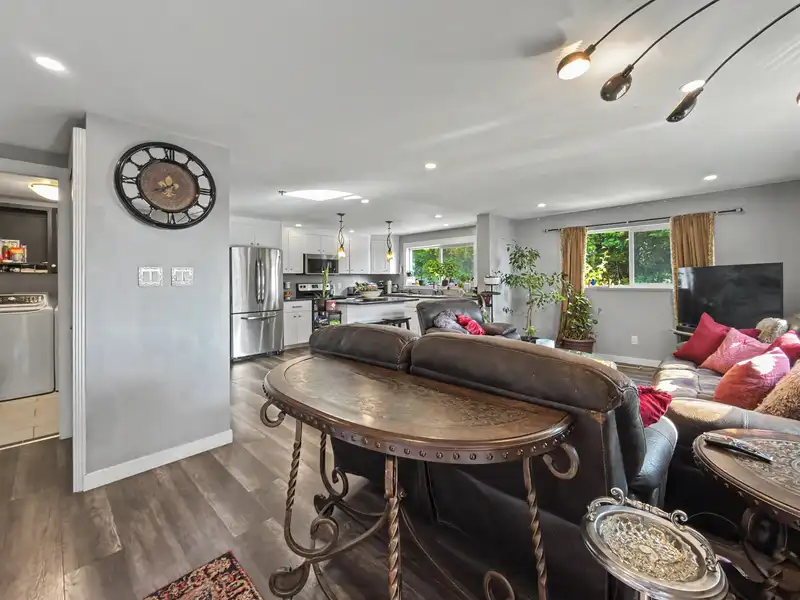 10 32151 LOUGHEED HIGHWAY - photo 4 of 28