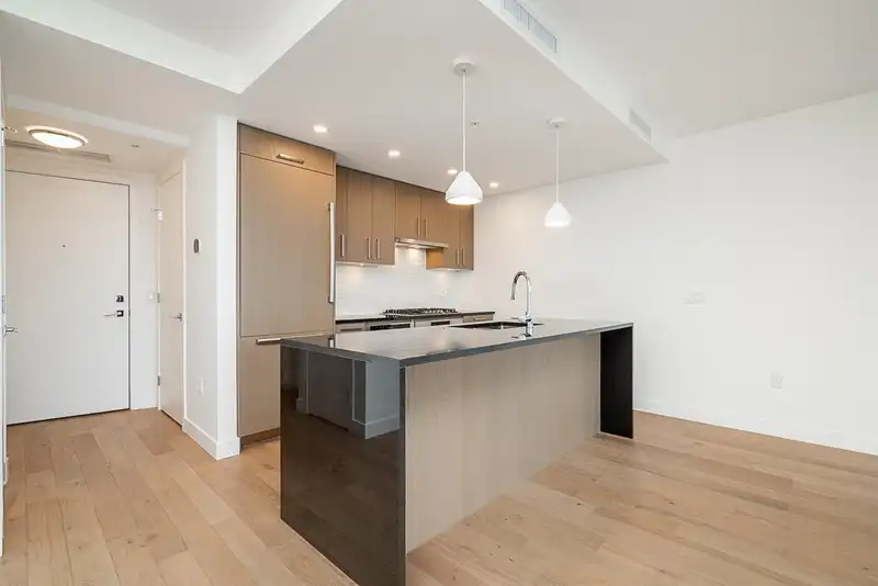 509 1588 JOHNSTON ROAD - photo 2 of 31