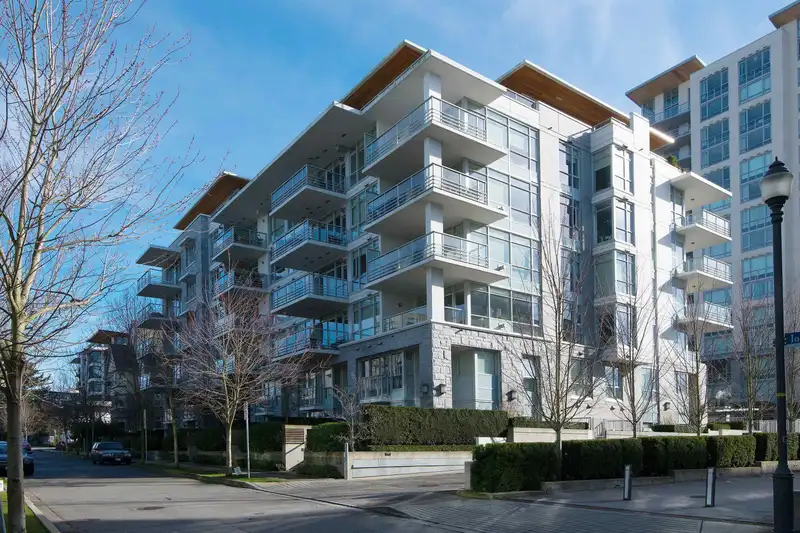 604 6080 IONA DRIVE - photo 1 of 40