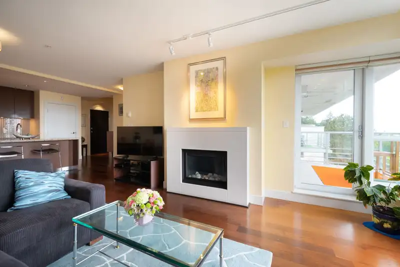 604 6080 IONA DRIVE - photo 4 of 40