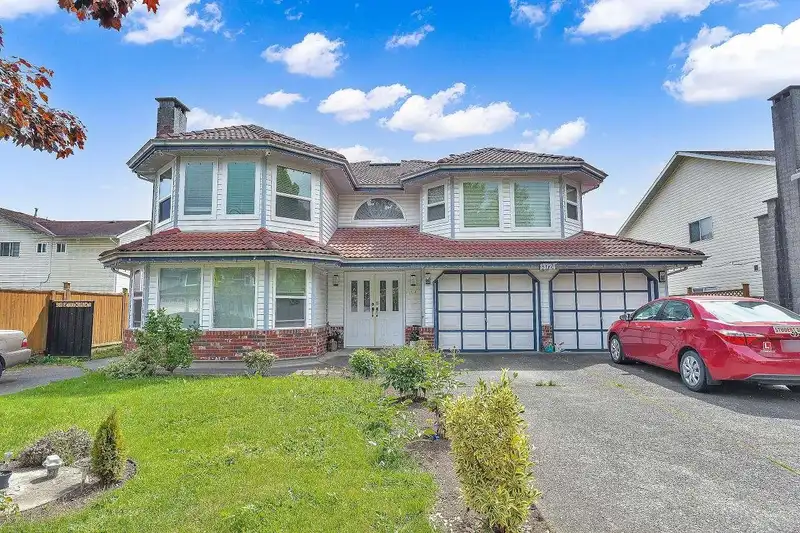 13724 91 AVENUE - photo 1 of 12