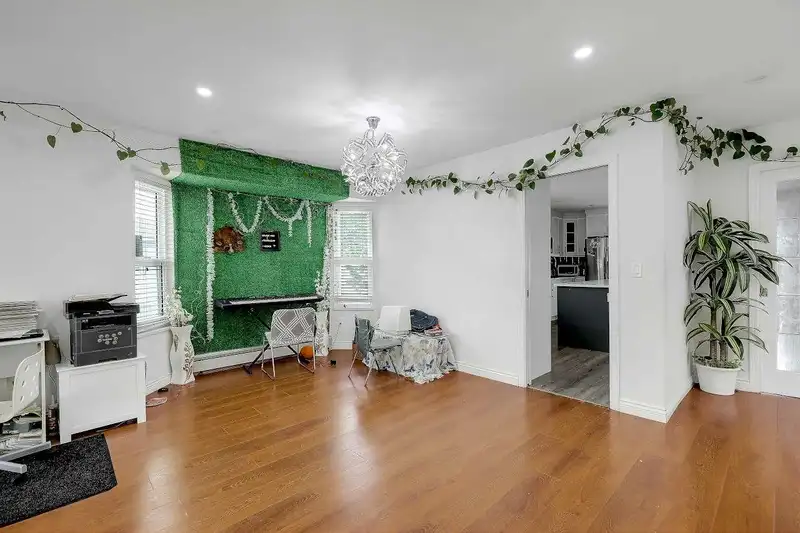 13724 91 AVENUE - photo 3 of 12