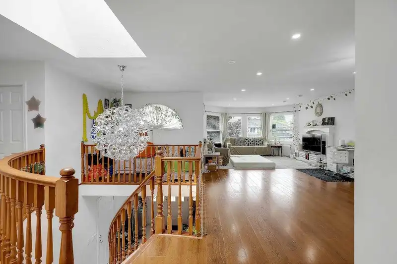 13724 91 AVENUE - photo 4 of 12