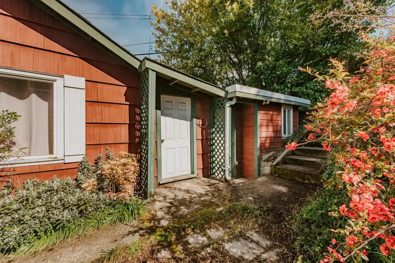 5284 LITTLE LANE - photo 2 of 21