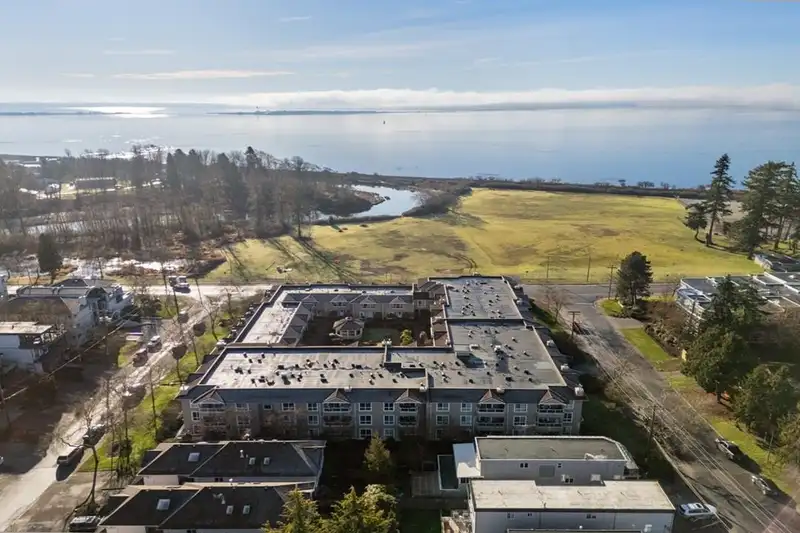 312 15875 MARINE DRIVE - photo 4 of 38