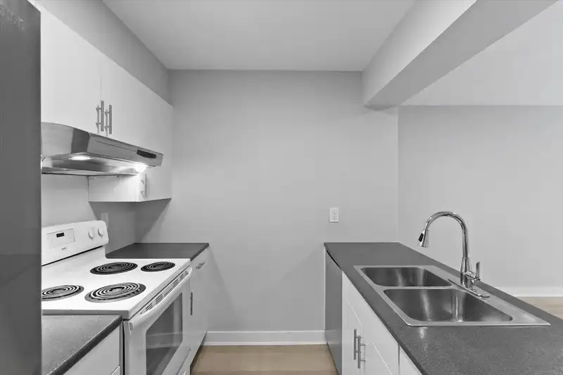 403 9521 CARDSTON COURT - photo 2 of 29
