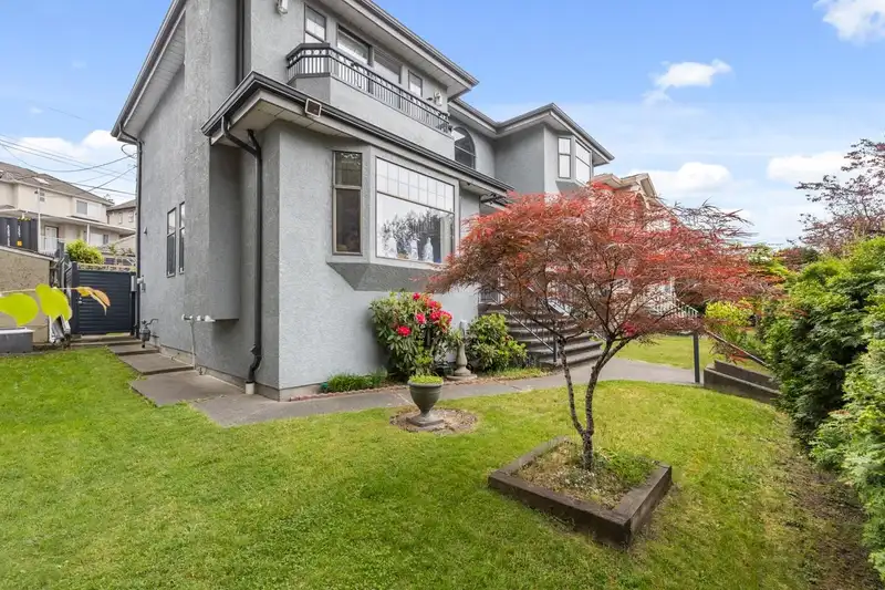 1833 HARRISON DRIVE - photo 3 of 37