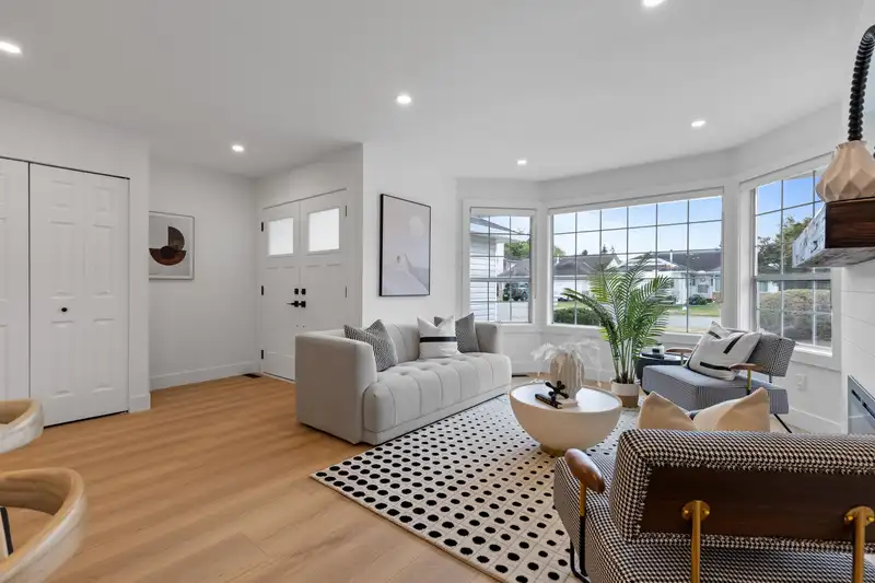 20947 50B AVENUE - photo 4 of 36