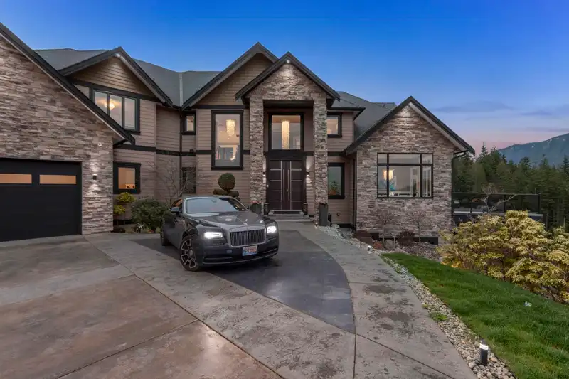 1087 UPLANDS DRIVE - photo 1 of 40