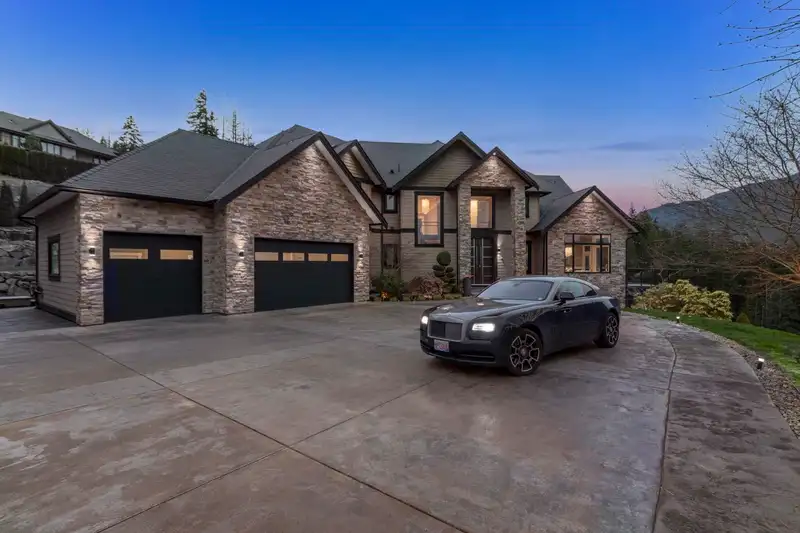 1087 UPLANDS DRIVE - photo 2 of 40